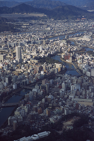 京橋川の流れ